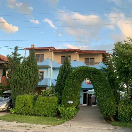 Vila Deni Tushemisht Екстериор снимка