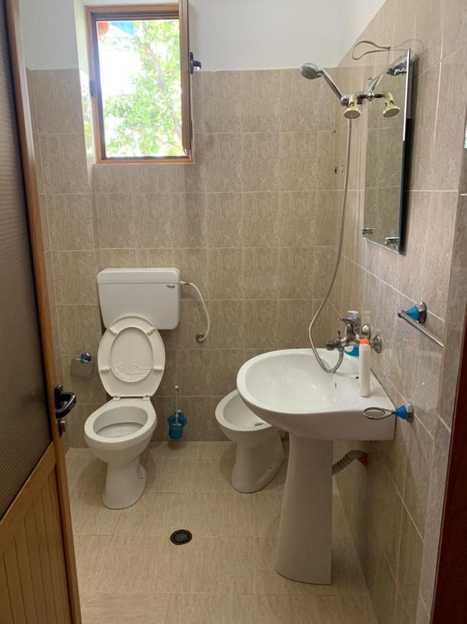 Vila Deni Tushemisht Екстериор снимка