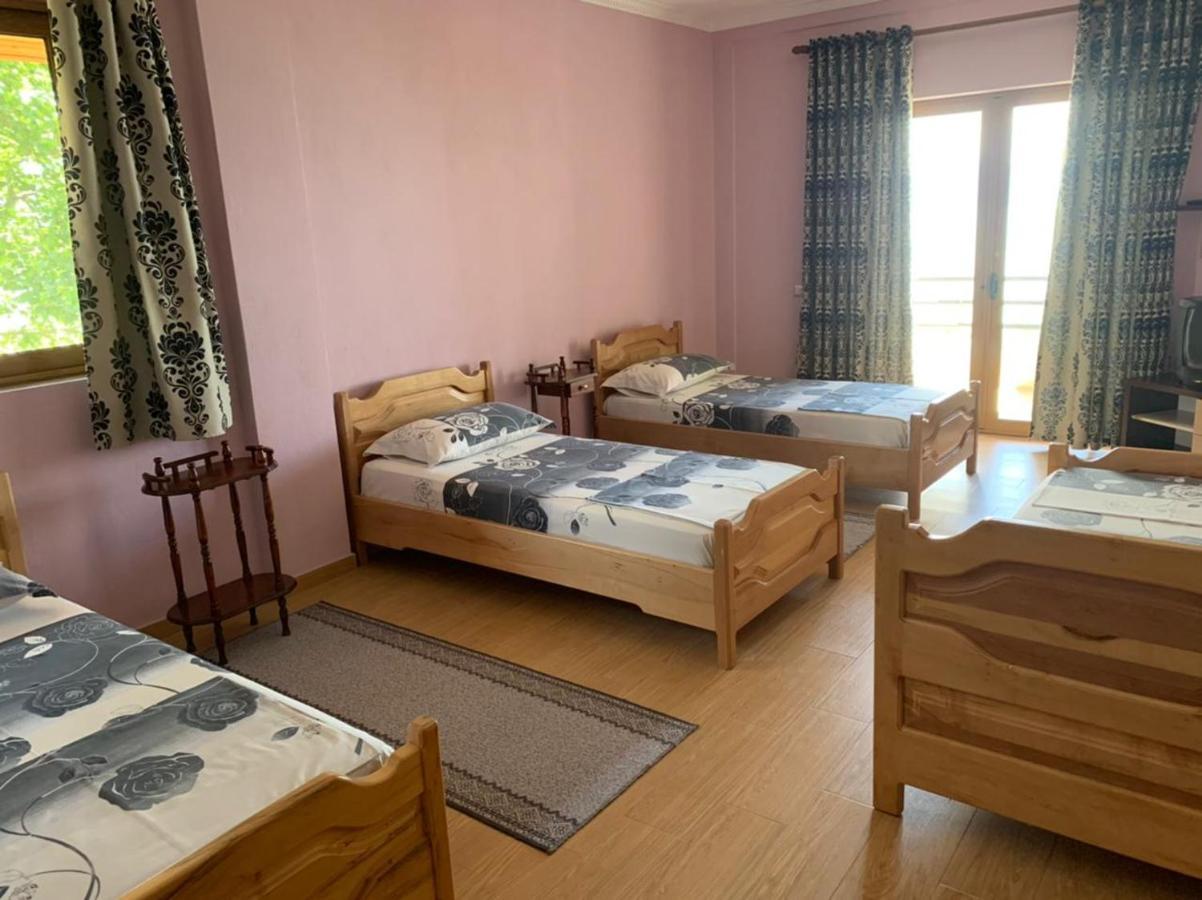 Vila Deni Tushemisht Екстериор снимка