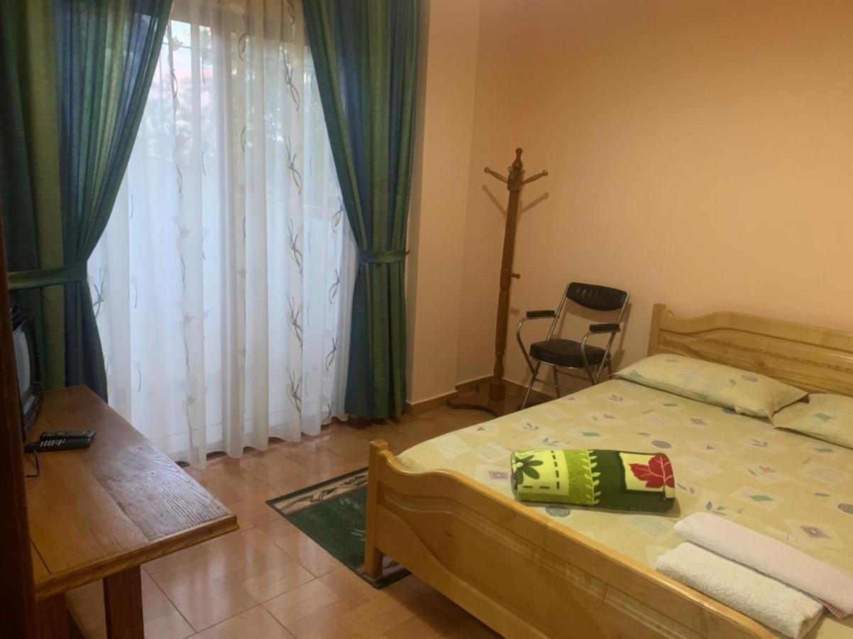 Vila Deni Tushemisht Екстериор снимка