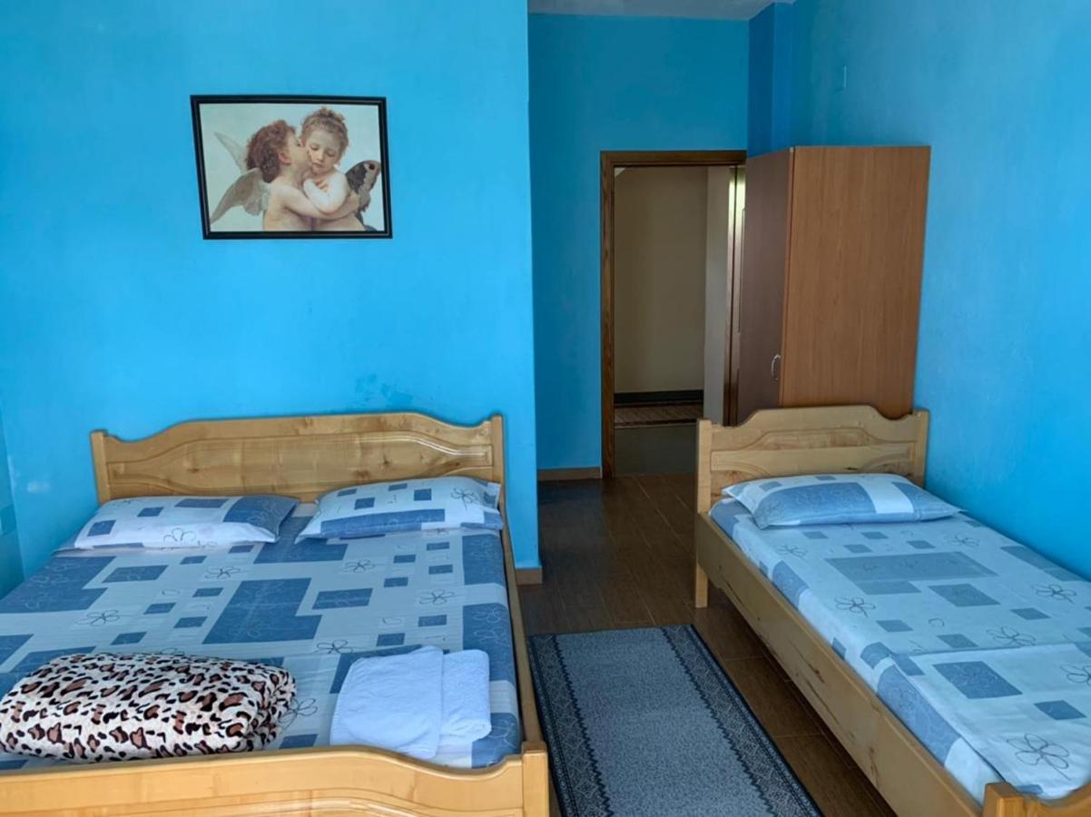 Vila Deni Tushemisht Екстериор снимка