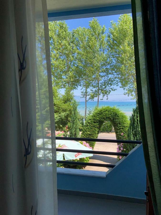 Vila Deni Tushemisht Екстериор снимка